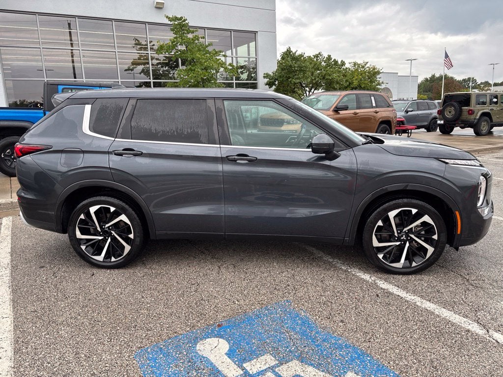 2024 Mitsubishi Outlander SE