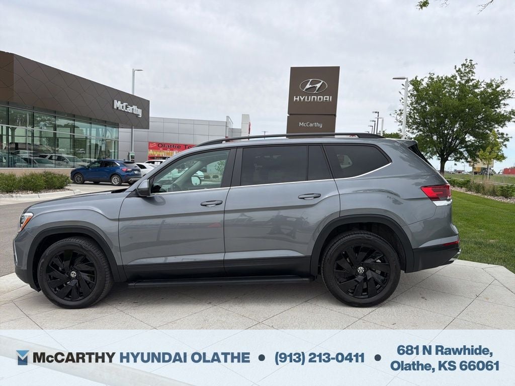 Used 2024 Volkswagen Atlas SE w/Tech with VIN 1V2KR2CA0RC578365 for sale in Kansas City