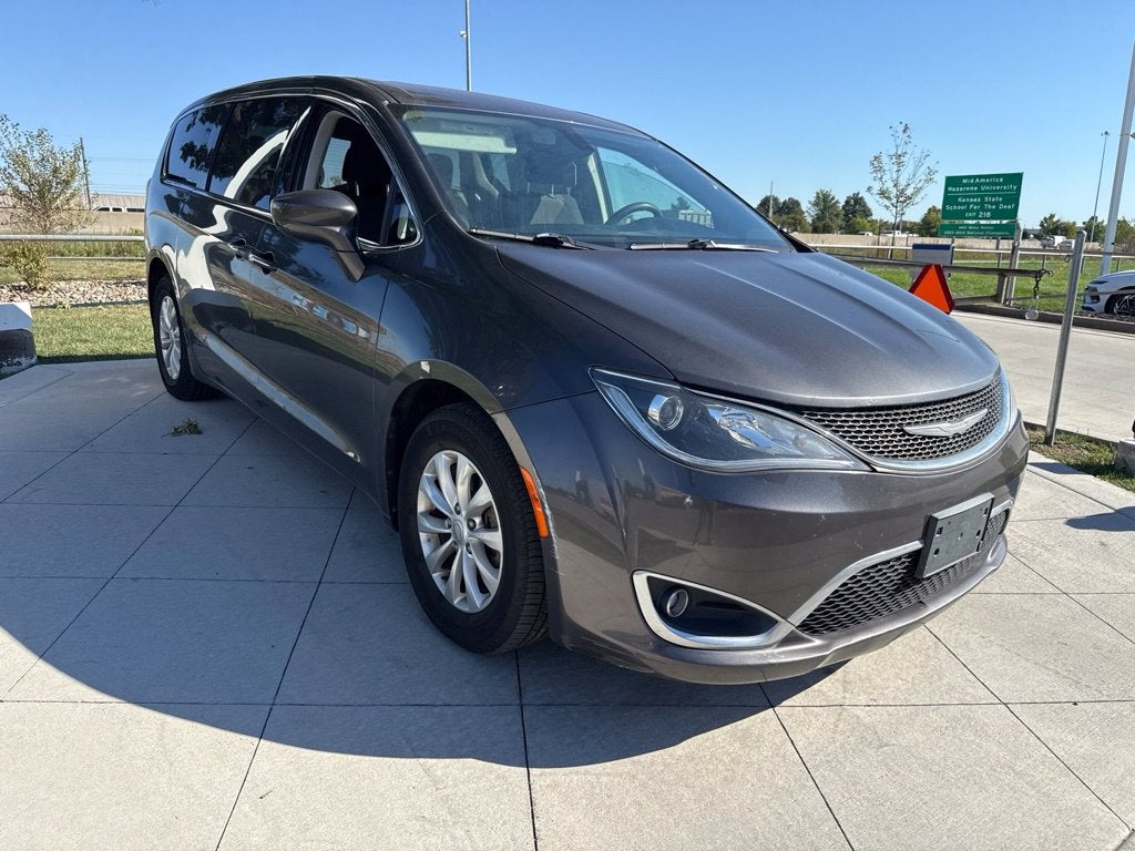 Used 2018 Chrysler Pacifica Touring Plus with VIN 2C4RC1FG7JR131409 for sale in Kansas City