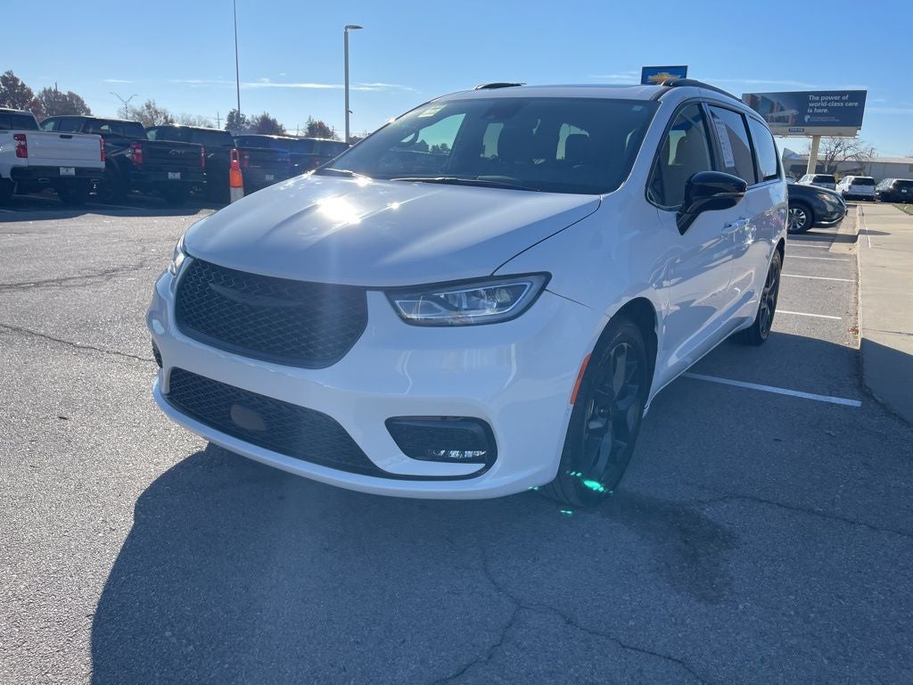 Used 2025 Chrysler Pacifica Limited with VIN 2C4RC1GG5SR518394 for sale in Kansas City