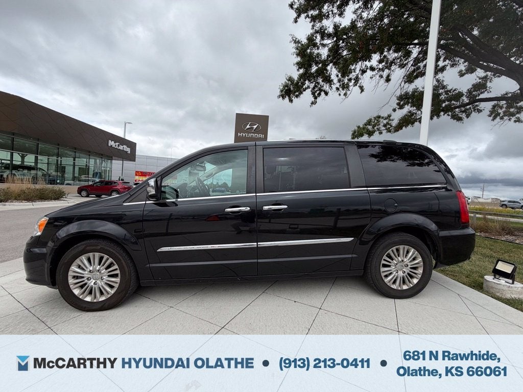 2016 Chrysler Town & Country Limited