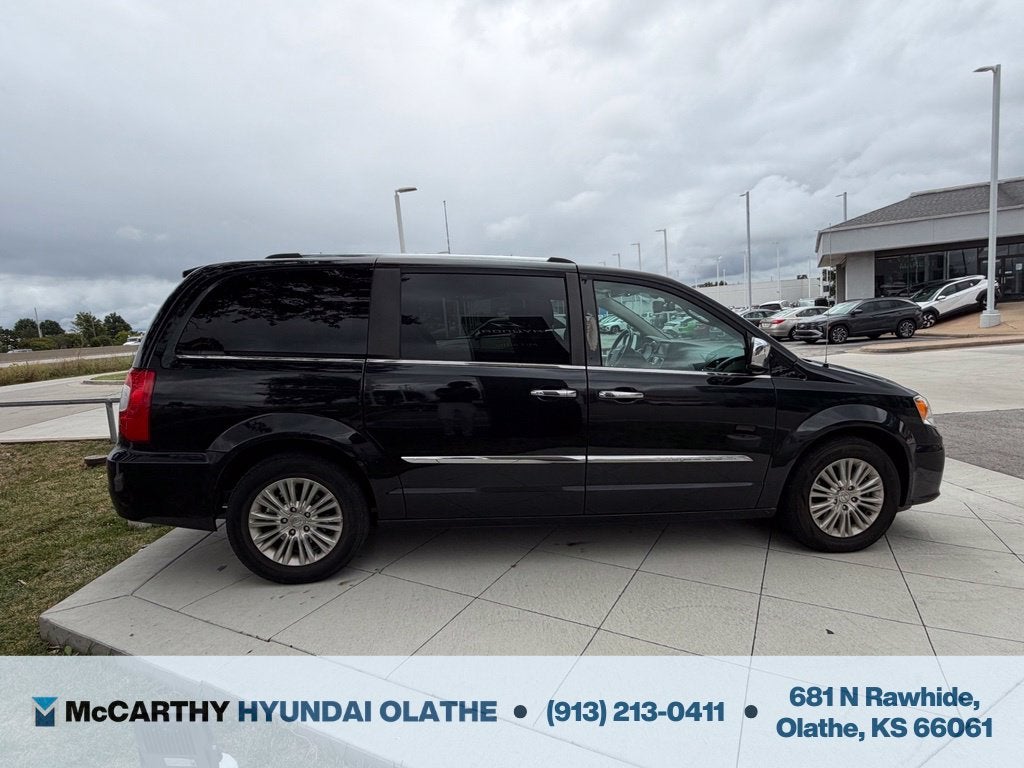 2016 Chrysler Town & Country Limited