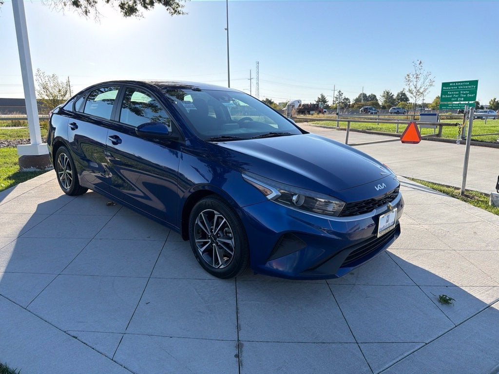 Used 2022 Kia FORTE LXS with VIN 3KPF24AD4NE426964 for sale in Kansas City