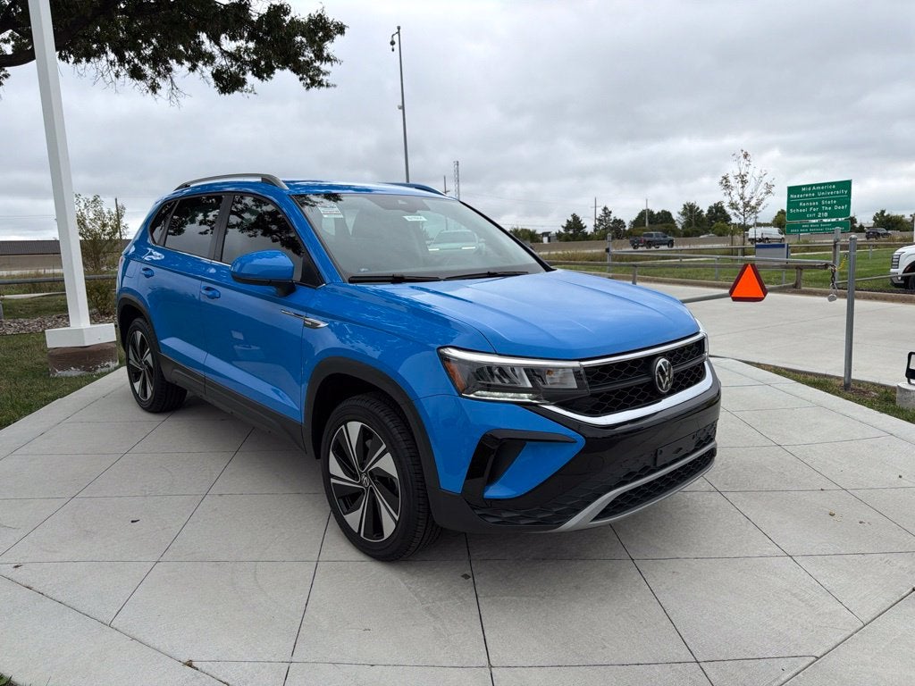 Used 2024 Volkswagen Taos SE with VIN 3VVUX7B29RM075196 for sale in Kansas City