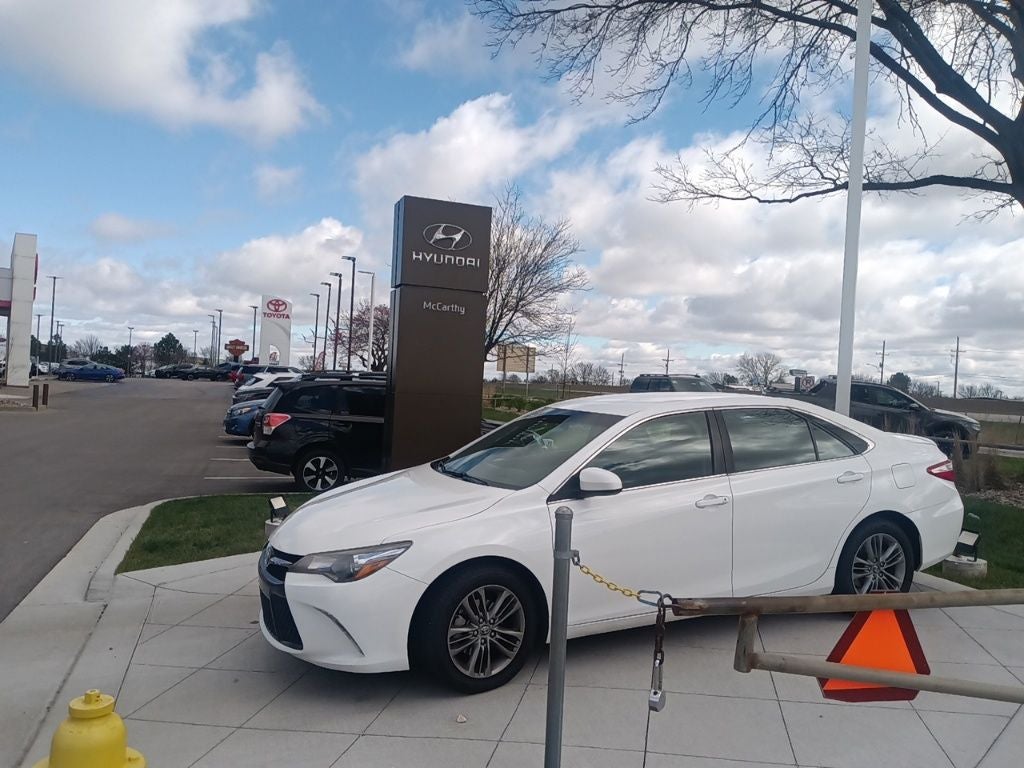Used 2017 Toyota Camry SE with VIN 4T1BF1FK1HU743062 for sale in Kansas City
