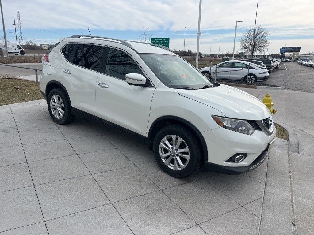 Used 2015 Nissan Rogue SV with VIN 5N1AT2MV2FC762682 for sale in Kansas City