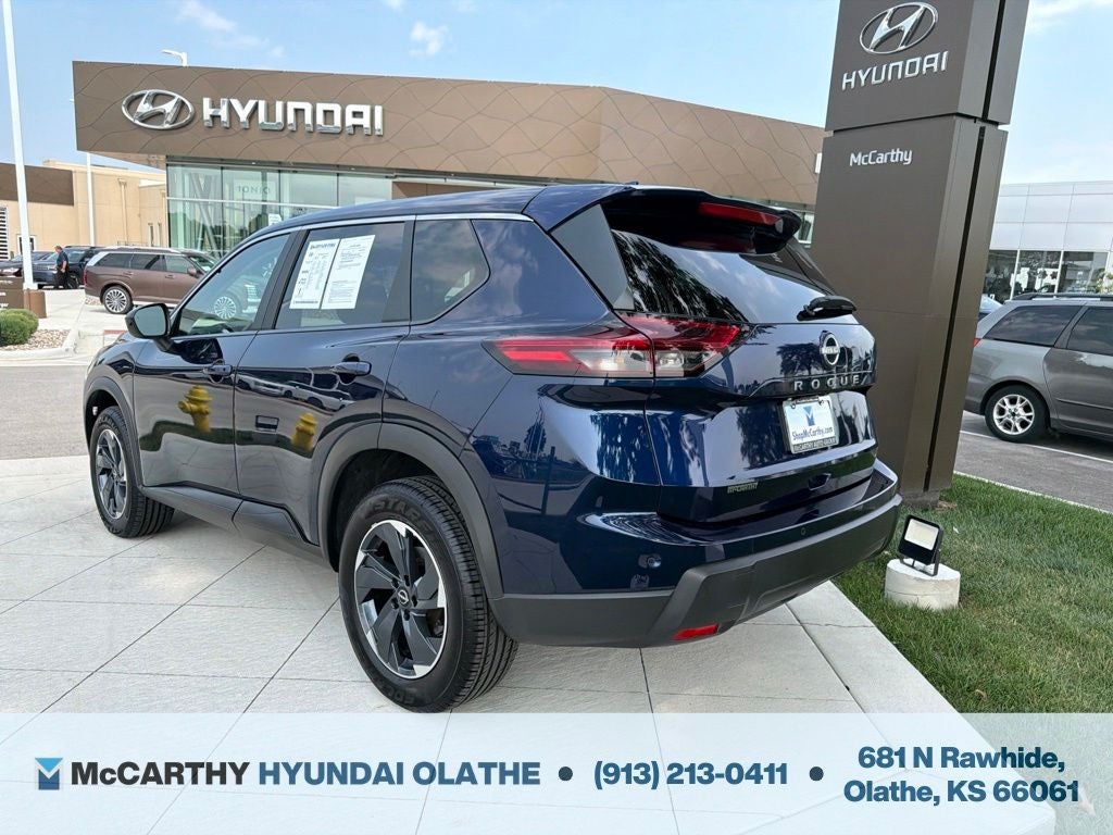2025 Nissan Rogue SV - Photo 13