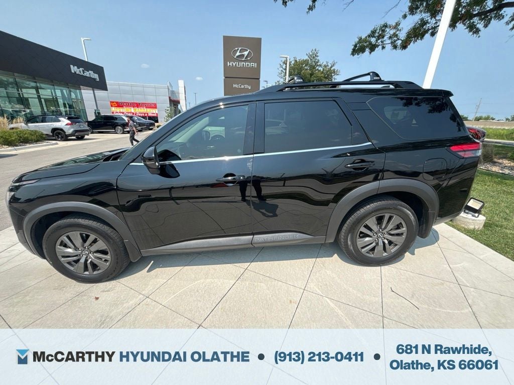 2022 Nissan Pathfinder SV