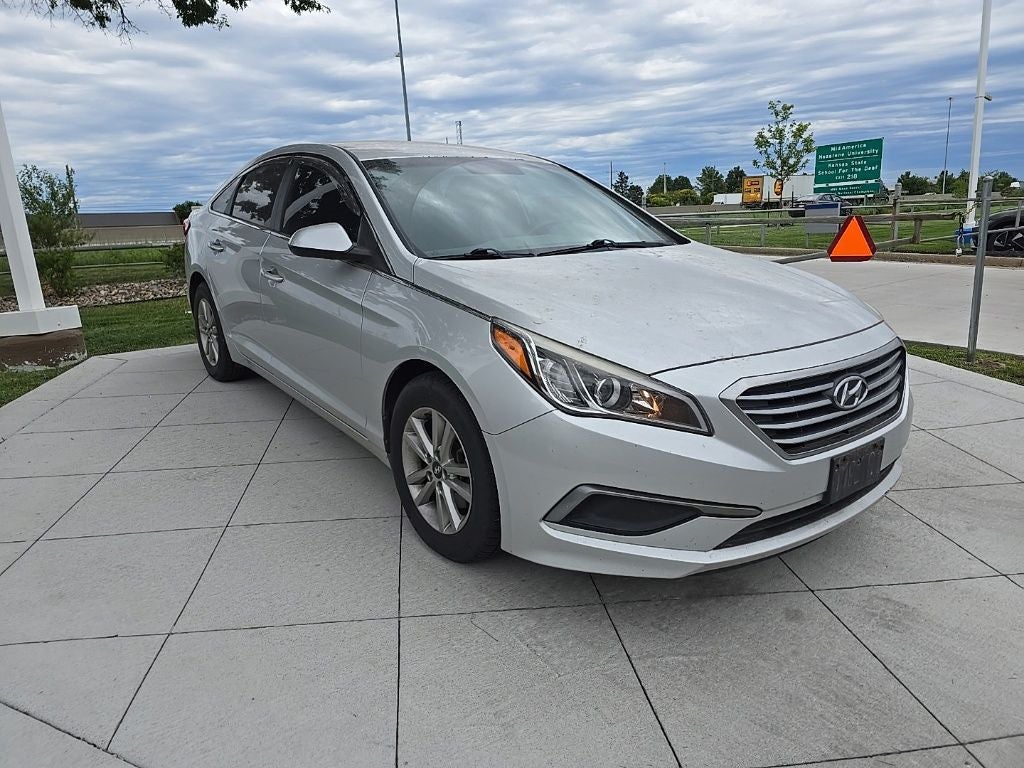 Used 2016 Hyundai Sonata SE with VIN 5NPE24AF8GH296540 for sale in Kansas City