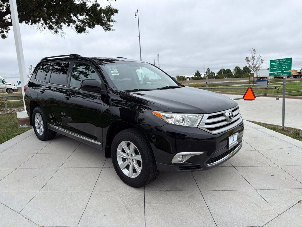 Used 2012 Toyota Highlander SE with VIN 5TDBK3EH8CS169591 for sale in Kansas City