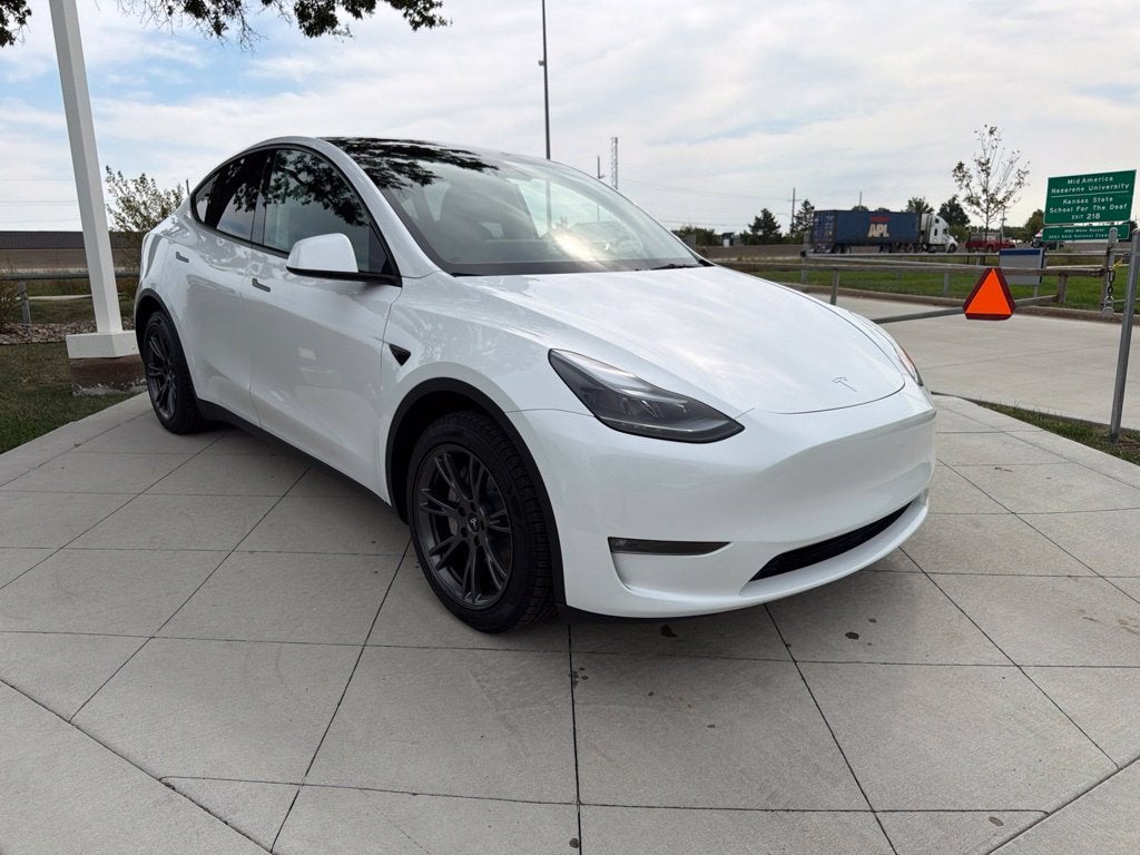 Used 2024 Tesla Model Y Long Range with VIN 7SAYGDEE0RF160021 for sale in Olathe, KS