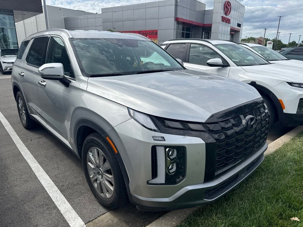 Used 2023 Hyundai Palisade SEL with VIN KM8R24GE5PU517366 for sale in Kansas City