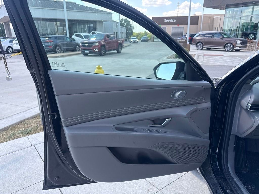 2023 Hyundai ELANTRA SEL