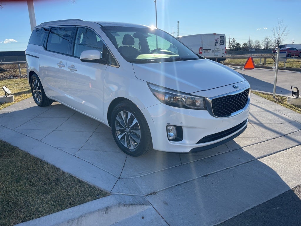 Used 2017 Kia Sedona SX with VIN KNDMC5C12H6327888 for sale in Kansas City