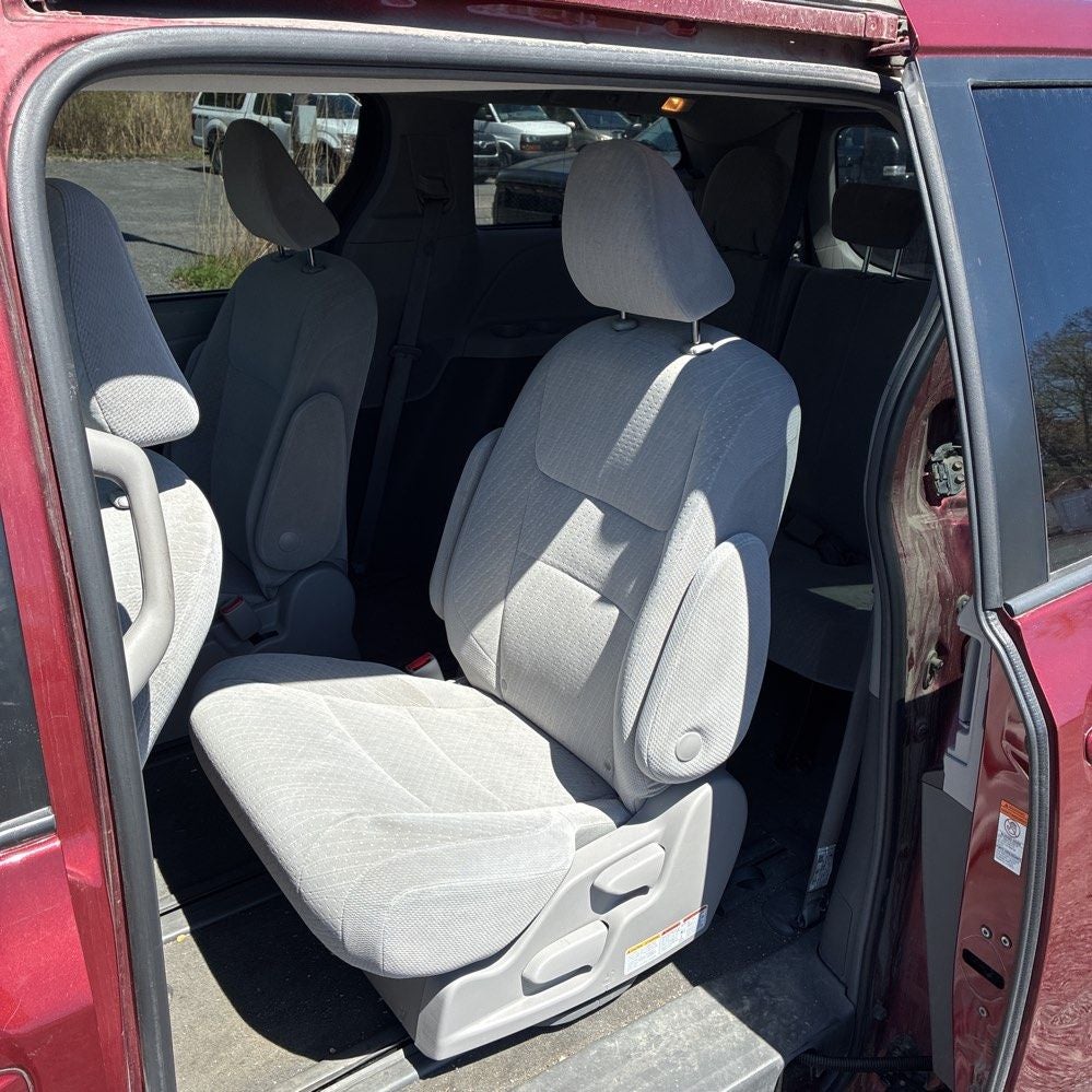 2018 Toyota Sienna LE 7 Passenger