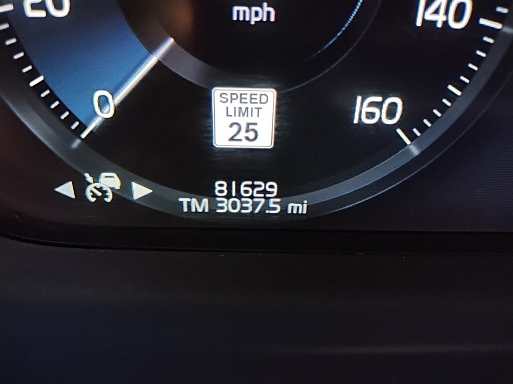 2022 Volvo XC90 T6 Momentum