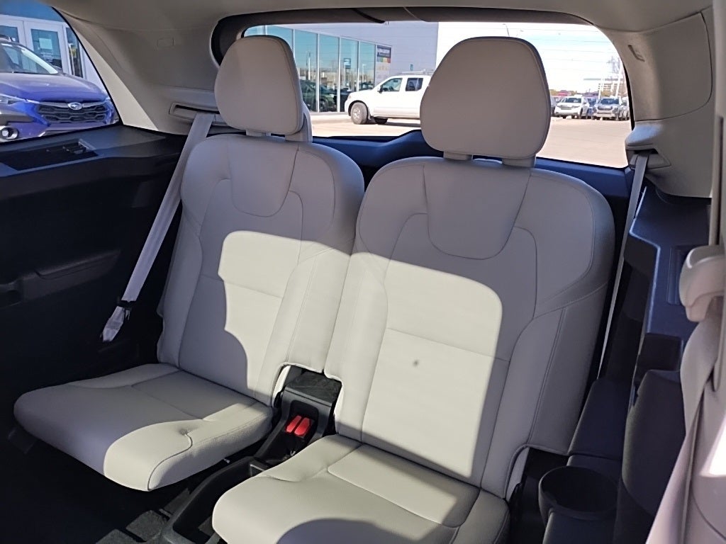 2022 Volvo XC90 T6 Momentum