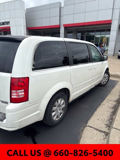 2010 Chrysler Town & Country LX
