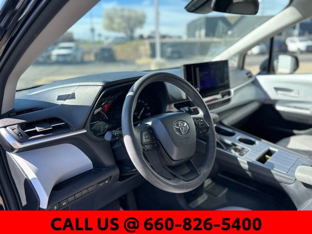 2025 Toyota Sienna LE 8 Passenger