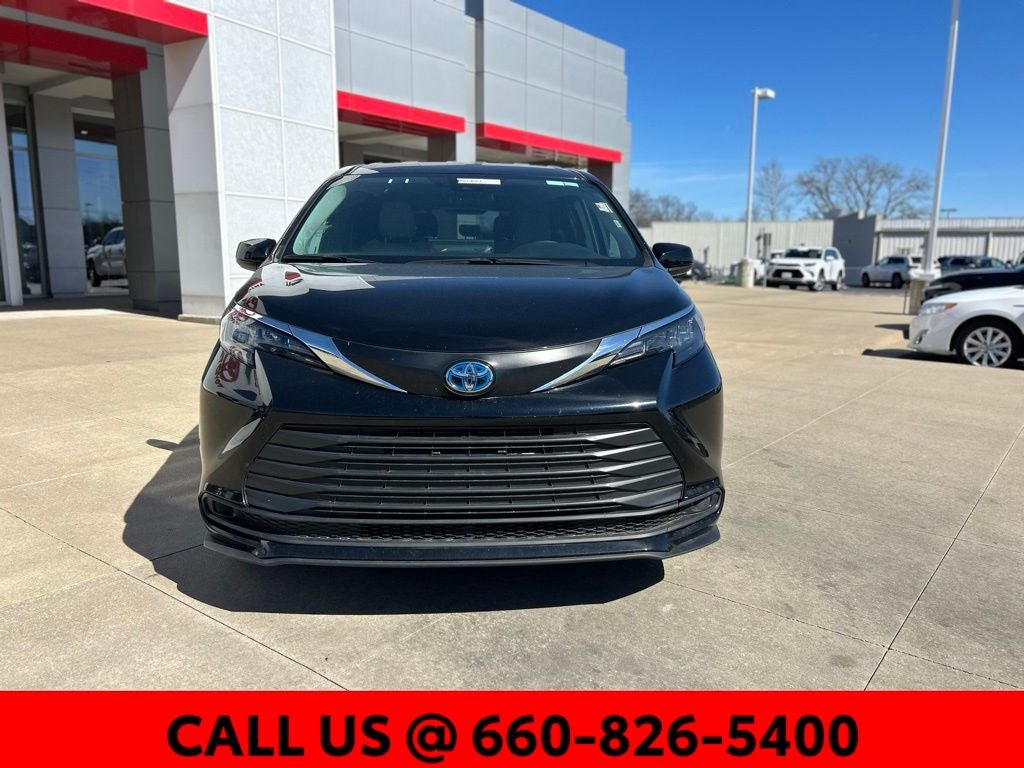 2025 Toyota Sienna LE 8 Passenger