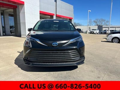 2025 Toyota Sienna LE 8 Passenger