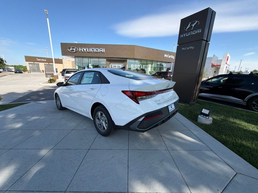 2026 Hyundai ELANTRA SE