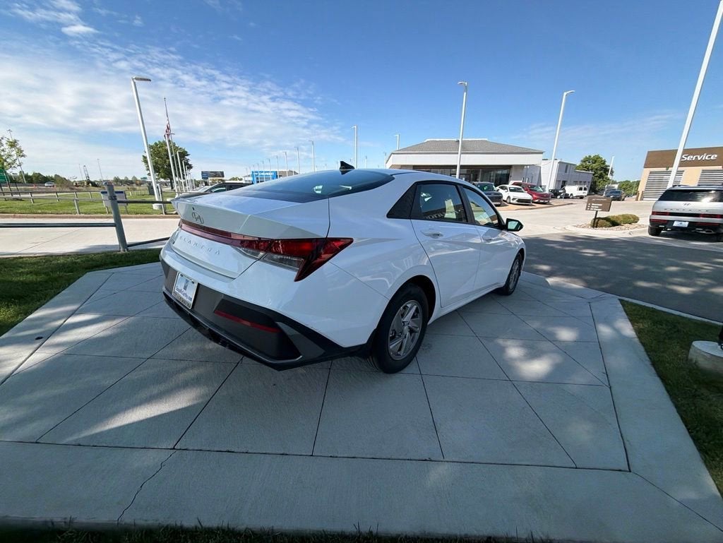 2026 Hyundai ELANTRA SE