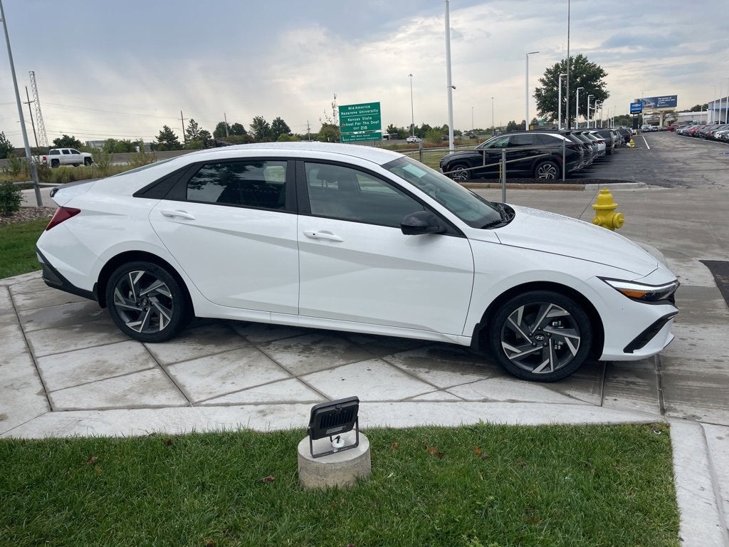 2025 Hyundai ELANTRA HYBRID SEL Sport