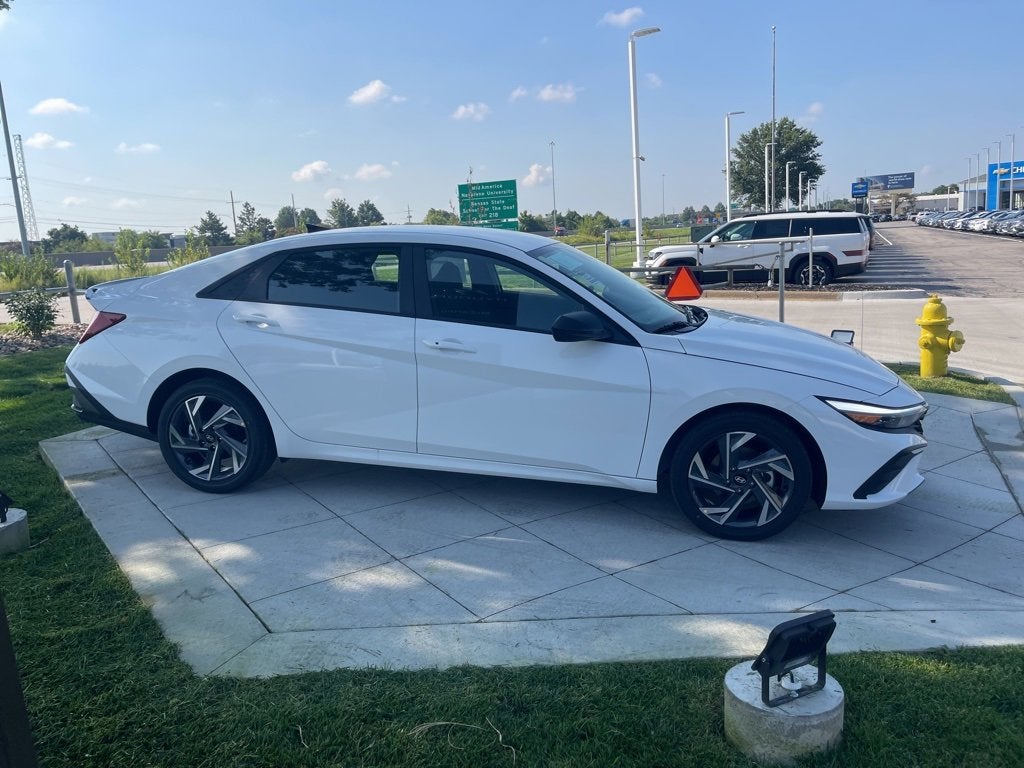 2025 Hyundai ELANTRA HYBRID SEL Sport