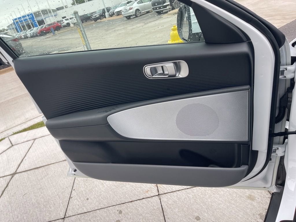 2025 Hyundai IONIQ 6 SE