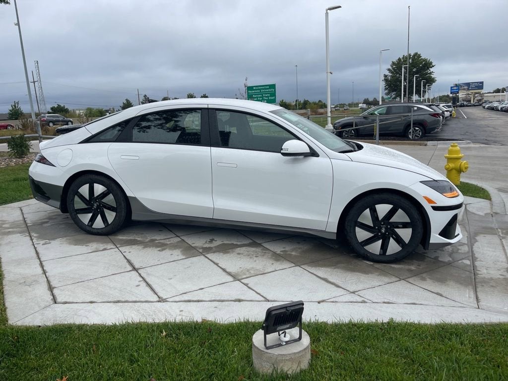 2025 Hyundai IONIQ 6 SE