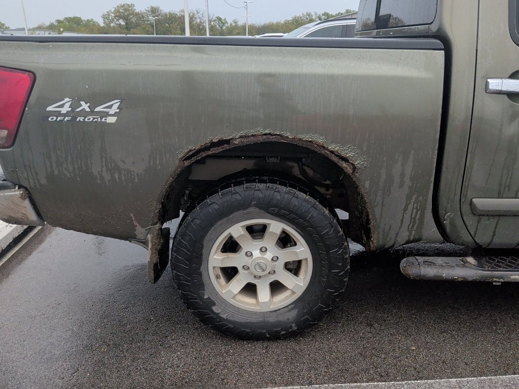 2004 Nissan Titan LE