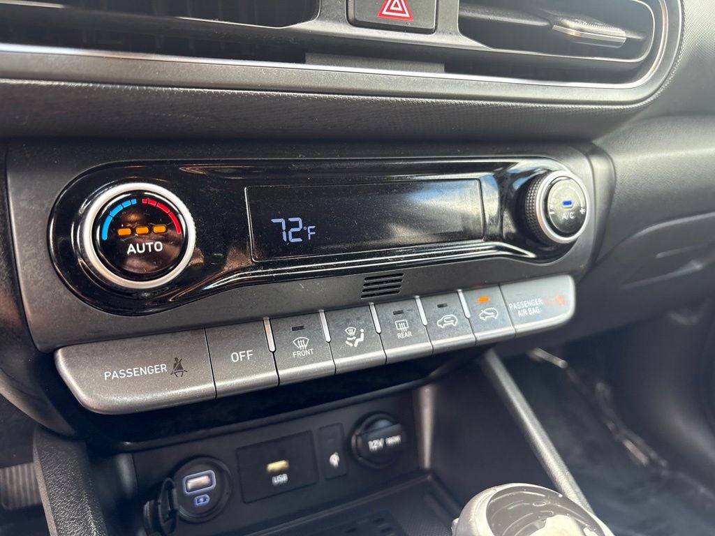 2022 Hyundai KONA SEL