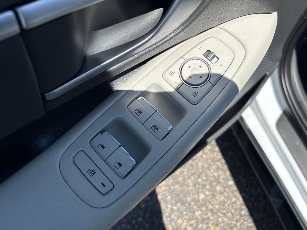 2025 Hyundai SONATA HYBRID SEL