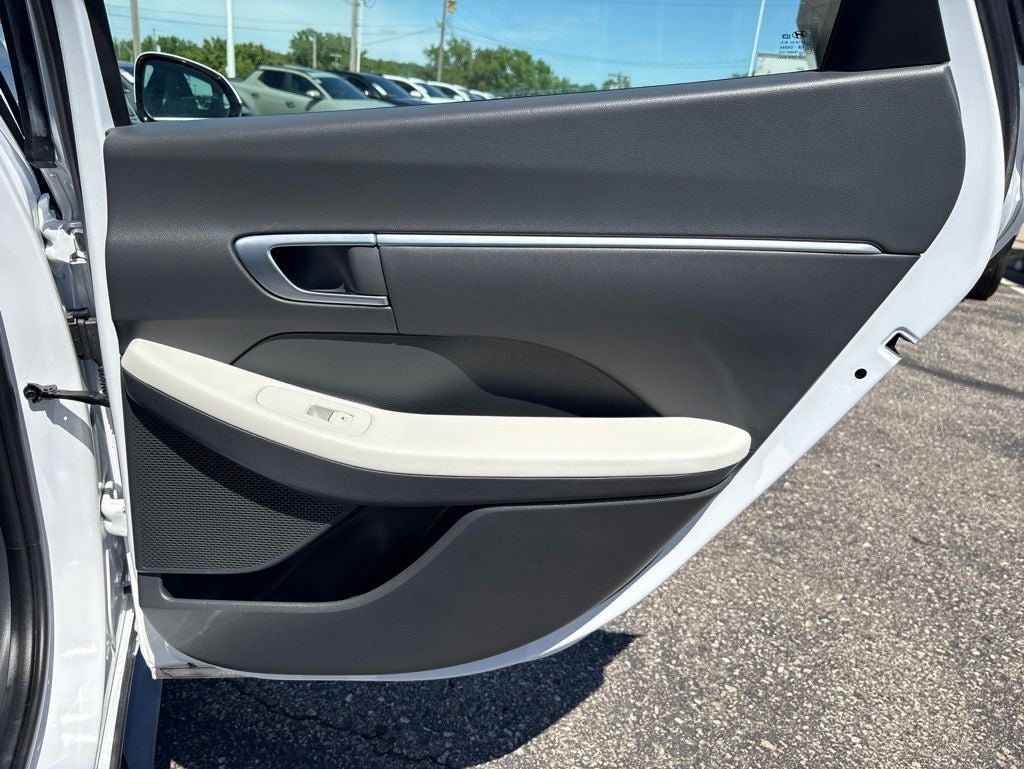2025 Hyundai SONATA HYBRID SEL