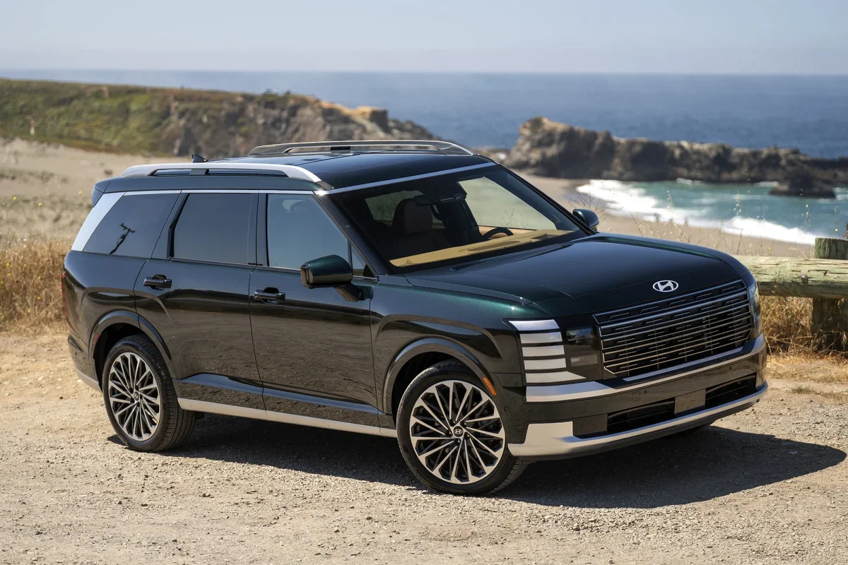 Hyundai Palisade three-row SUV at McCarthy Hyundai of Olathe