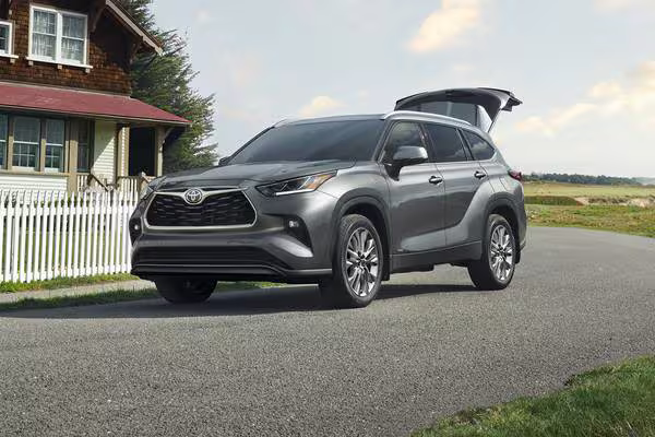 Toyota Grand Highlander Hybrid comparison image